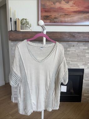 BKE Cream Short Sleeve V-Neck Knit Tunic
